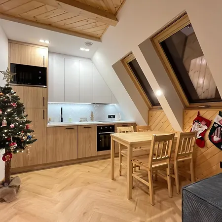 Pod Tatrami アパート ザコパネ